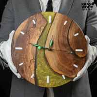 Handcrafted wall clock made of oak and epoxy resin | KrasWood