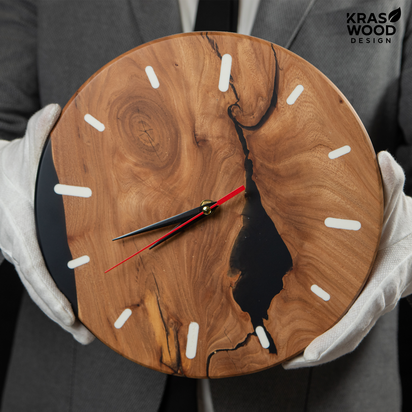 Handcrafted wall clock made of oak and epoxy resin | KrasWood