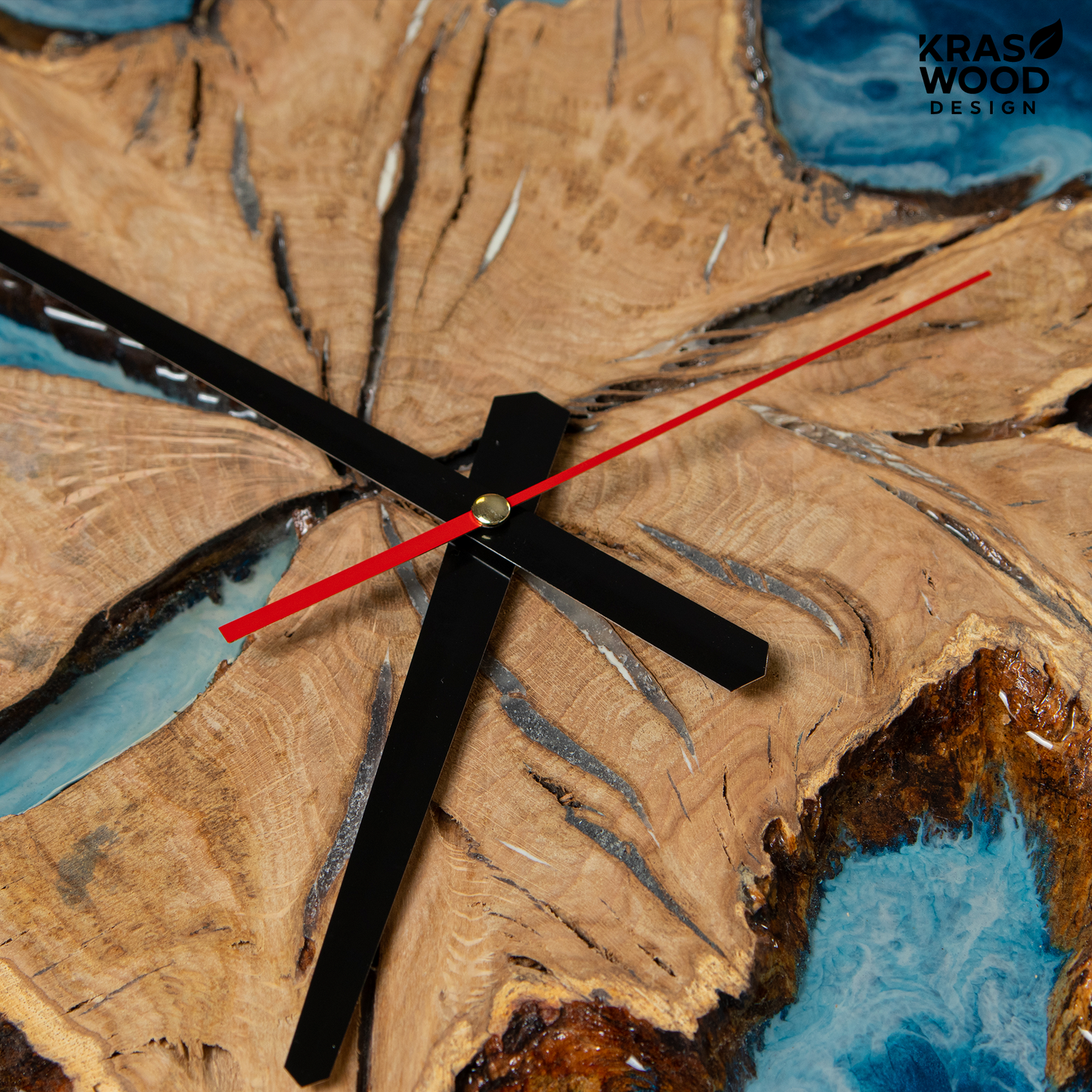 Handcrafted wall clock made of oak and epoxy resin | KrasWood