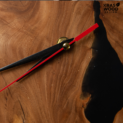 Handcrafted wall clock made of oak and epoxy resin | KrasWood