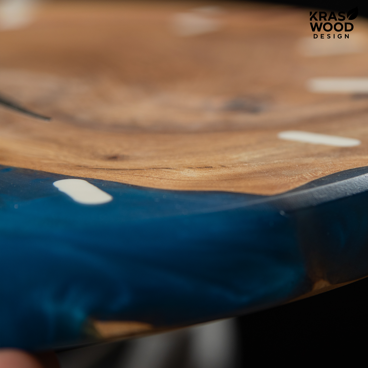 Handcrafted wall clock made of oak and epoxy resin | KrasWood