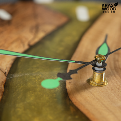 Handcrafted wall clock made of oak and epoxy resin | KrasWood