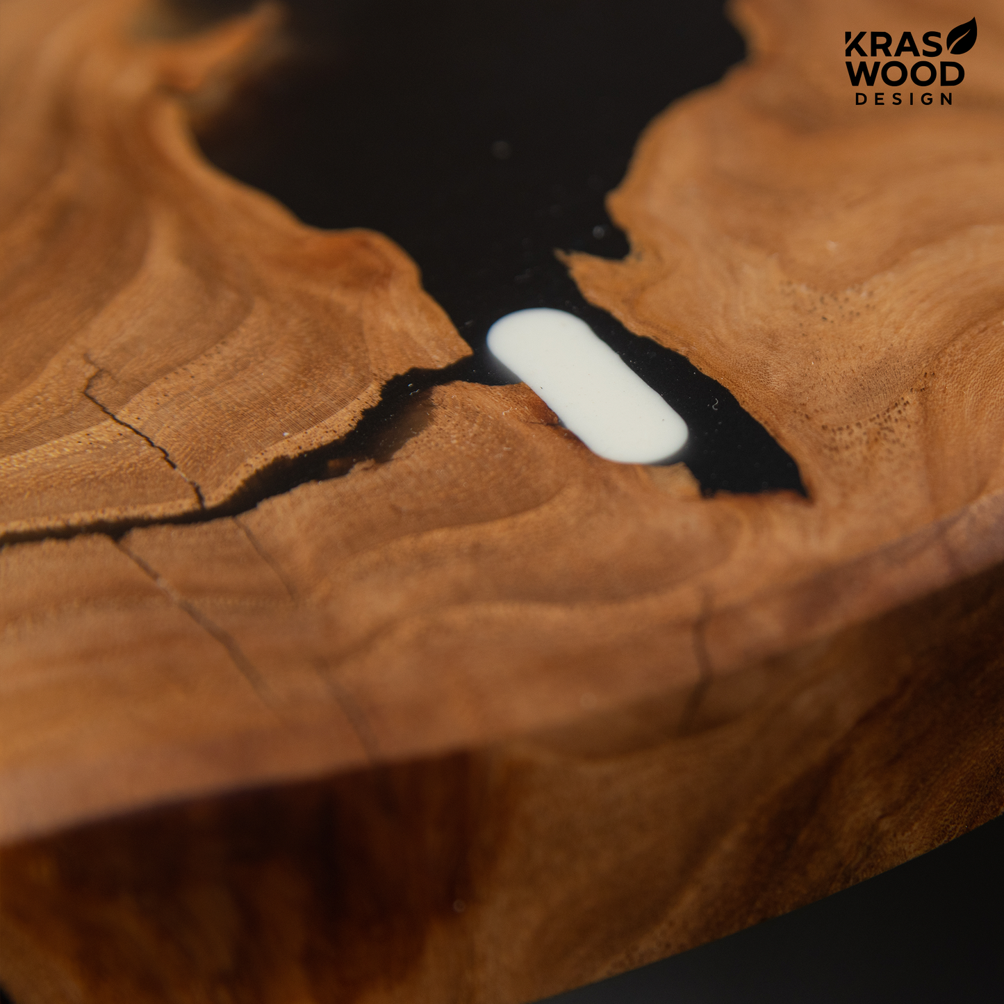 Handcrafted wall clock made of oak and epoxy resin | KrasWood