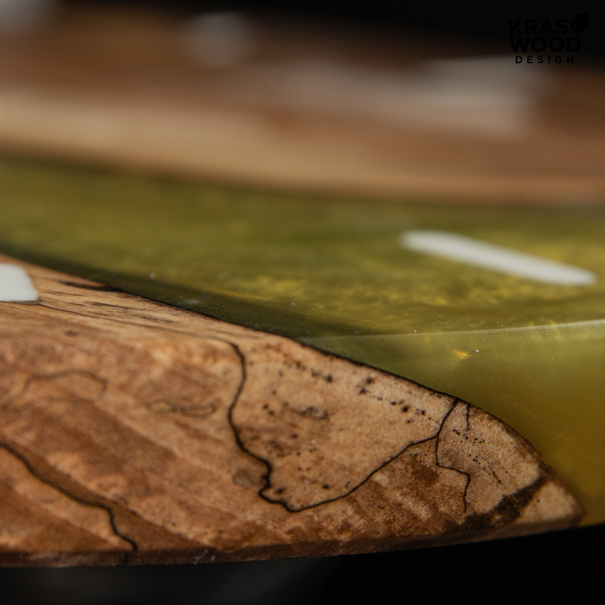 Handcrafted wall clock made of oak and epoxy resin | KrasWood