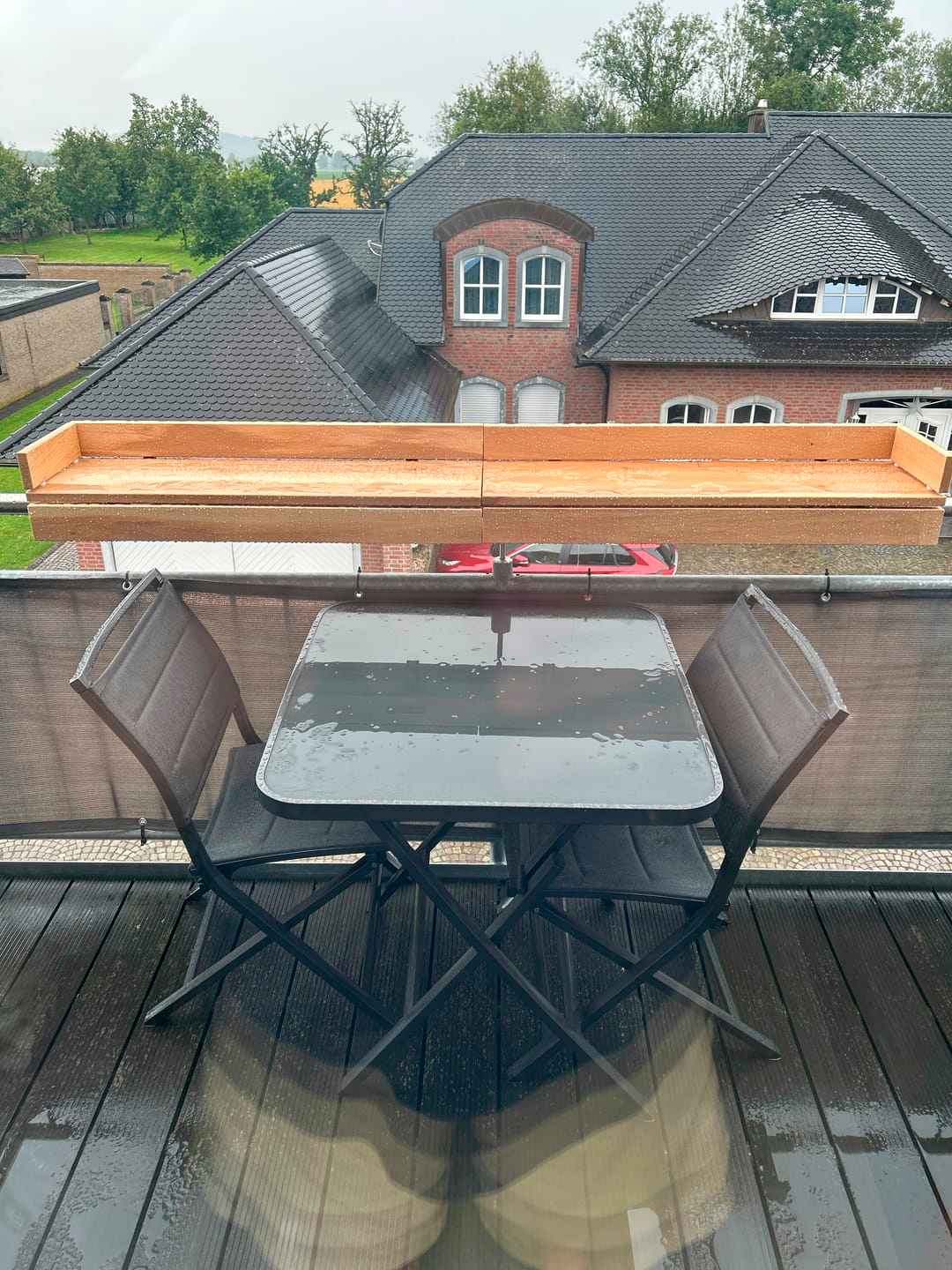 Handcrafted solid oak balcony table – foldable design for small spaces | Handgefertigter Balkontisch aus massiver Eiche – klappbares Design für kleine Balkone – Kraswood