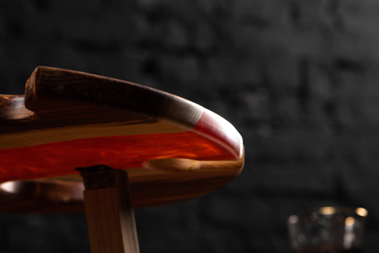 Vinni stol iz drevesa in epoksidnega smola ročnega dela | KRAS WOOD DESIGN