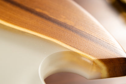 Design-Weintisch aus Massivholz mit Epoxidharz | KrasWood