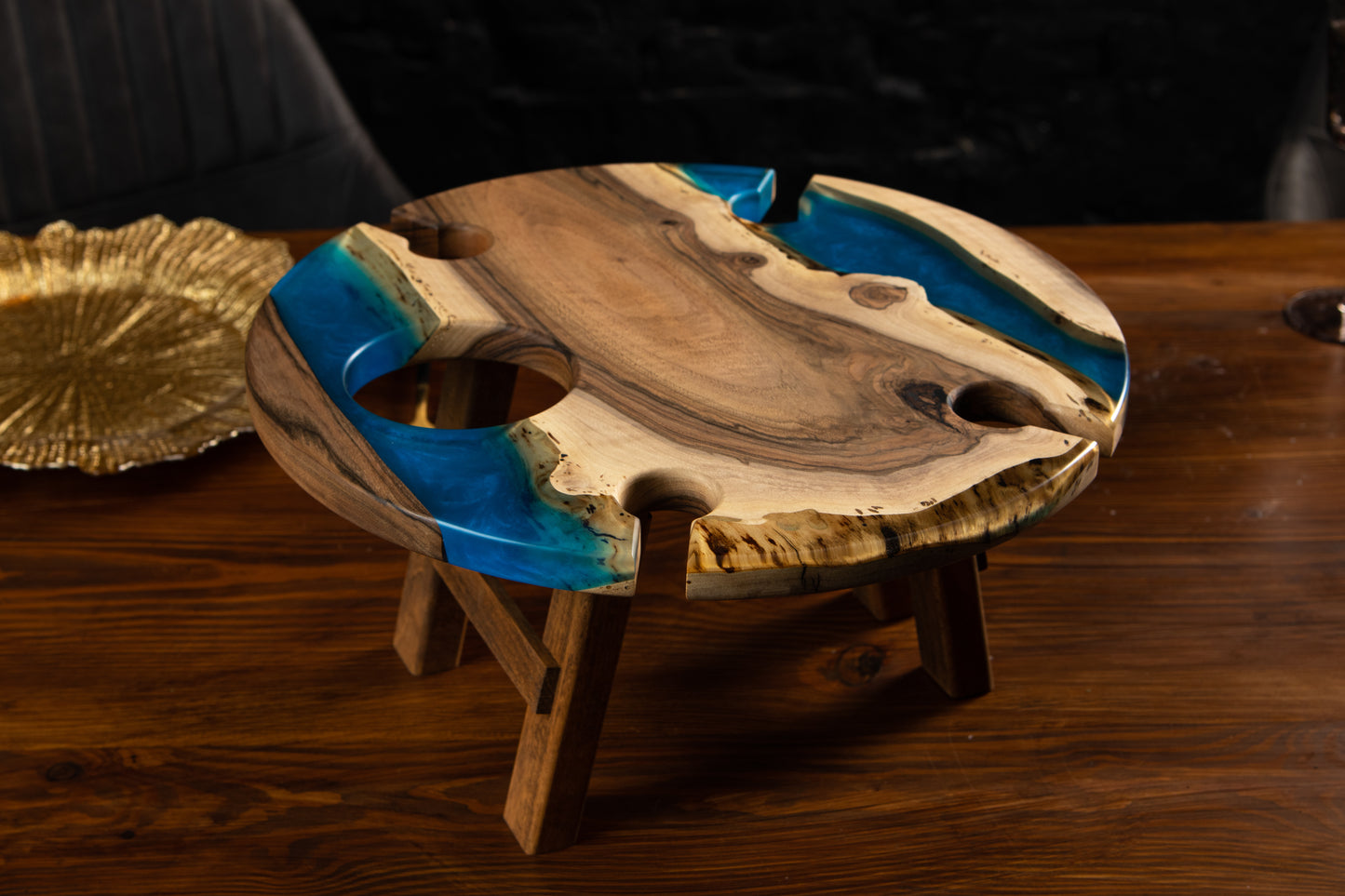 Design-Weintisch aus Massivholz mit Epoxidharz | KrasWood