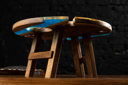 Design-Weintisch aus Massivholz mit Epoxidharz | KrasWood
