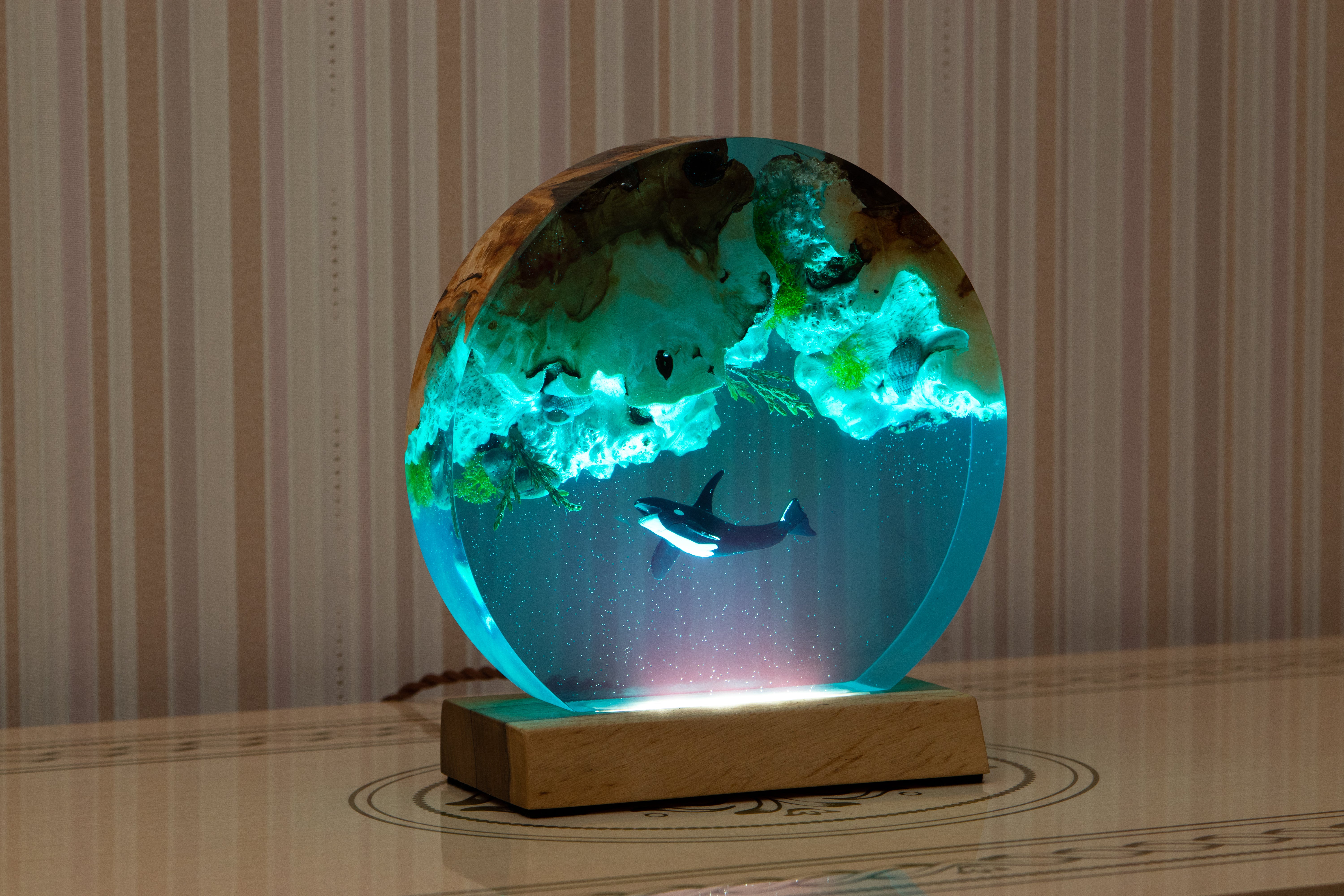 Handcrafted lamp made of wood and epoxy resin | KrasWood
