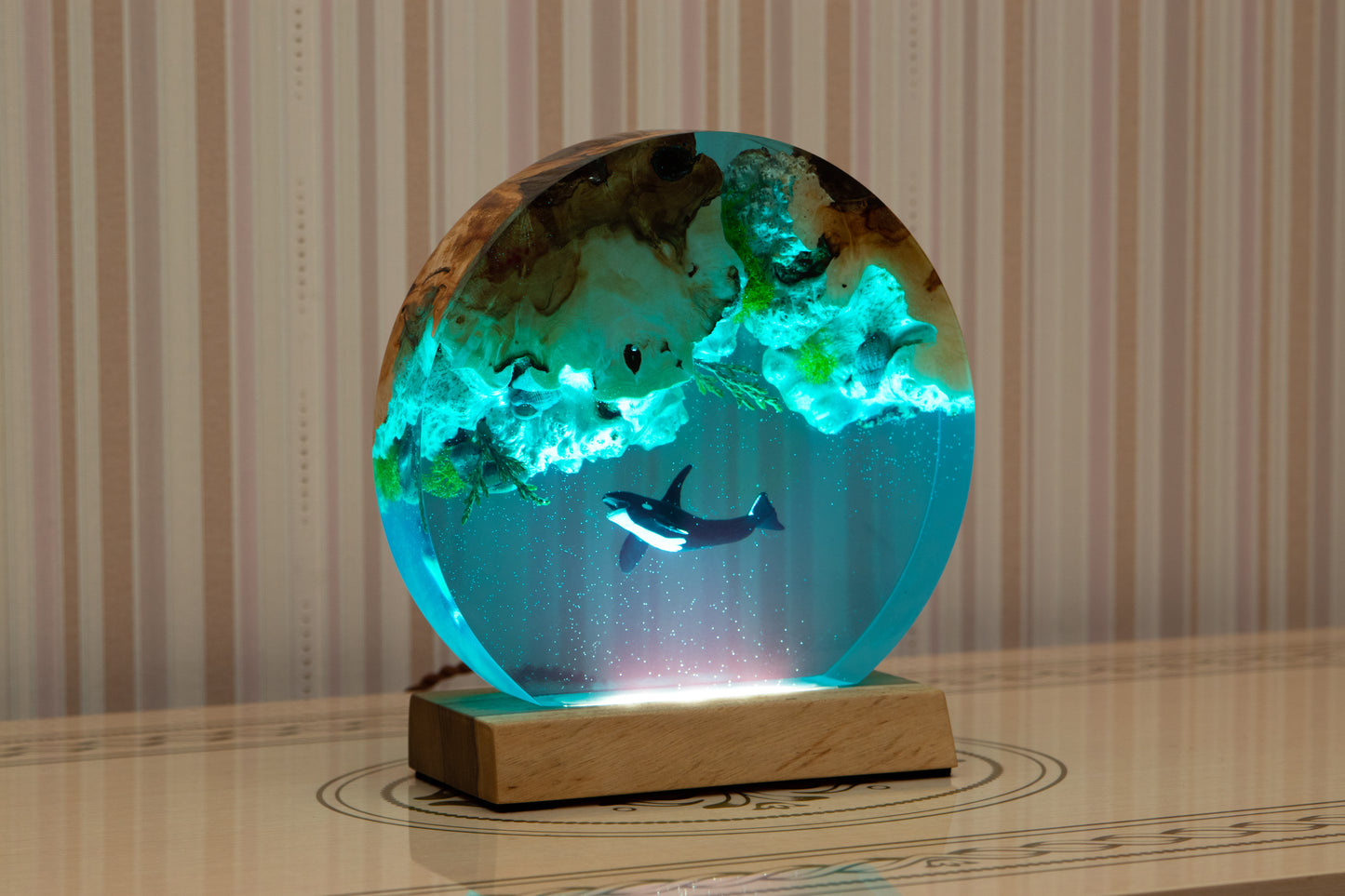 Handcrafted lamp made of wood and epoxy resin | KrasWood