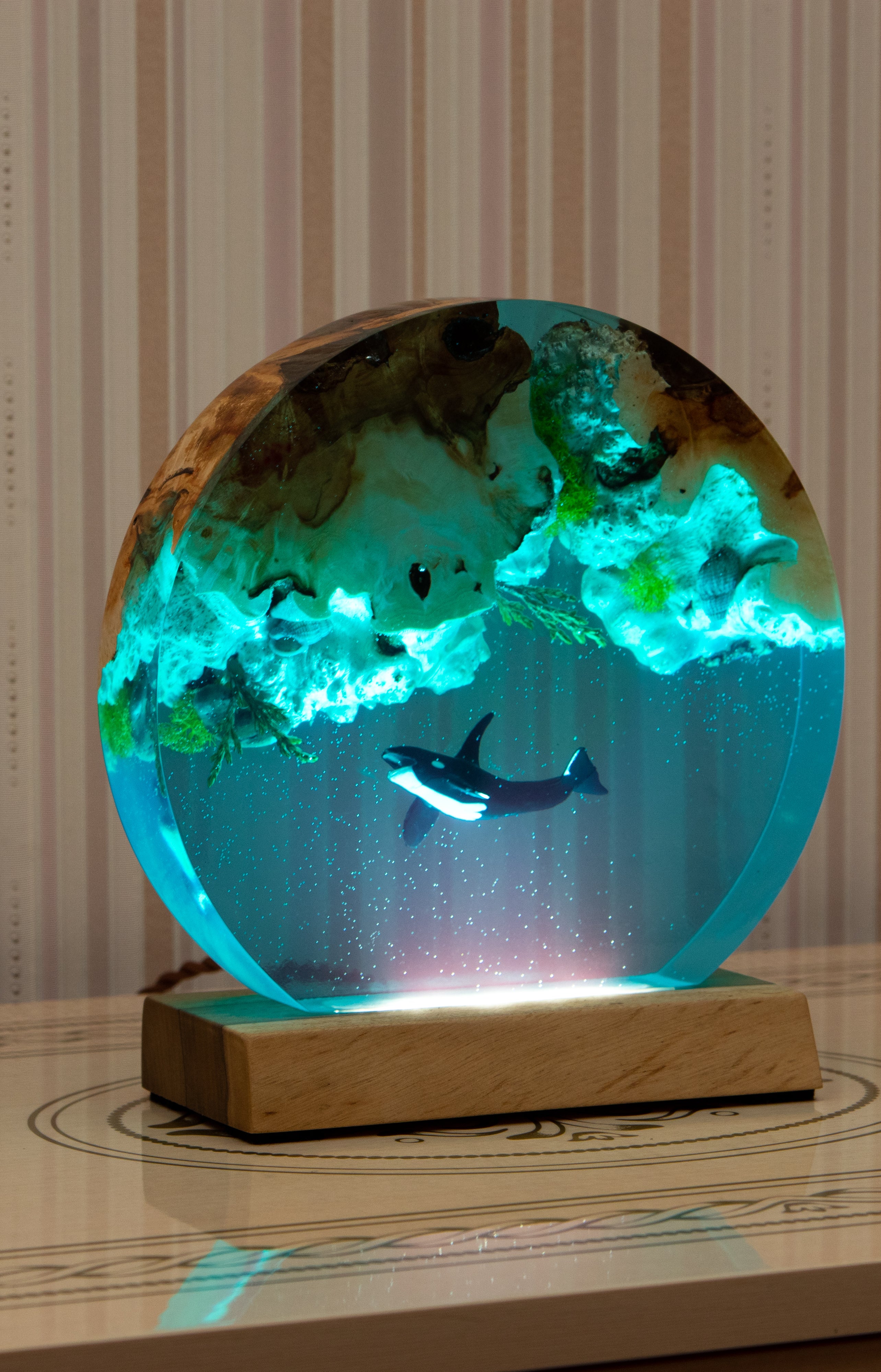 Handcrafted lamp made of wood and epoxy resin | KrasWood