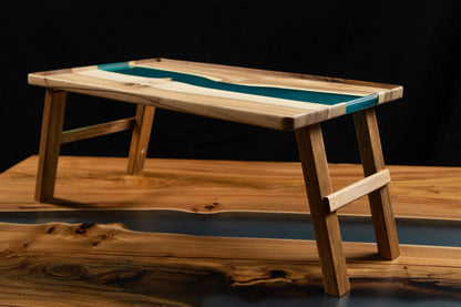 Design-Weintisch aus Massivholz mit Epoxidharz | KrasWood