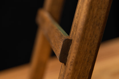 Design-Weintisch aus Massivholz mit Epoxidharz | KrasWood