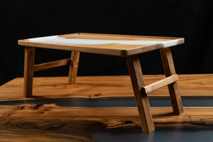 Design-Weintisch aus Massivholz mit Epoxidharz | KrasWood