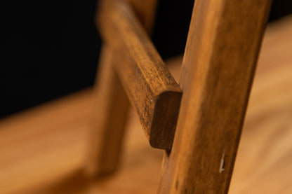 Design-Weintisch aus Massivholz mit Epoxidharz | KrasWood