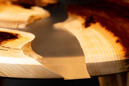 Design-Weintisch aus Massivholz mit Epoxidharz | KrasWood