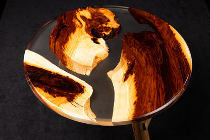 Design-Weintisch aus Massivholz mit Epoxidharz | KrasWood