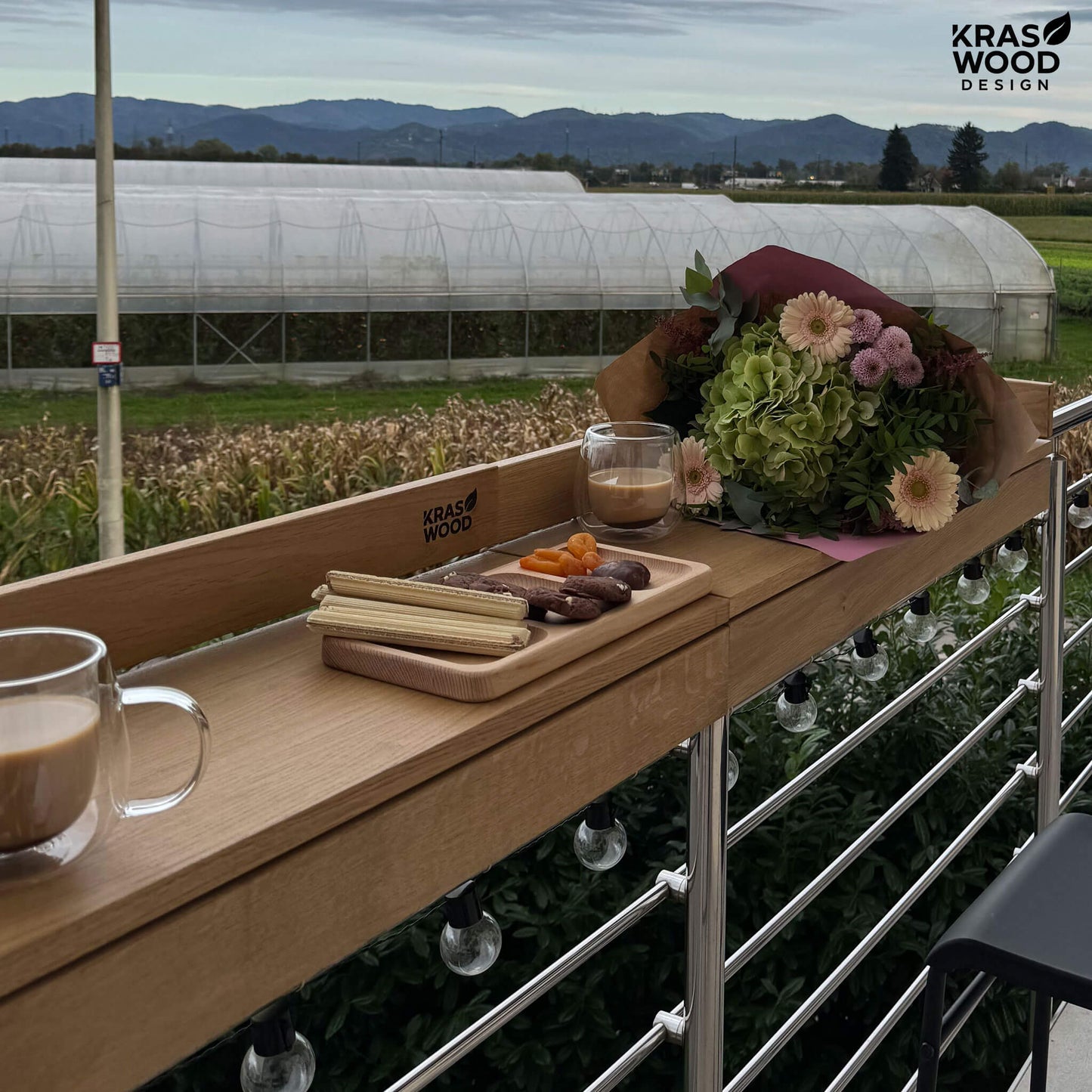 balkontisch-klappbar-holz-balcony-table-small-balcony-balkon-ideen-für kleine Balkone