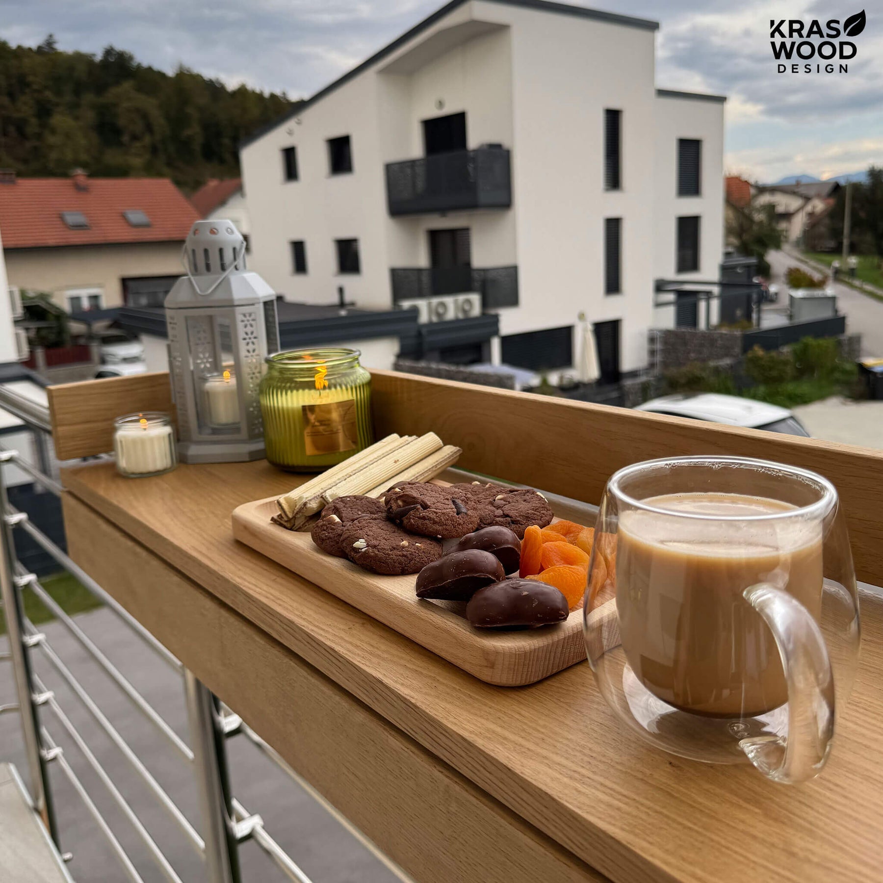 balkontisch-klappbar-holz-balcony-table-small-balcony-balkon-ideen